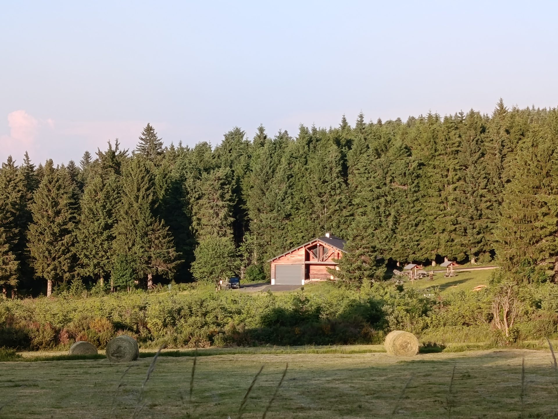 Chalet du Meygal en été